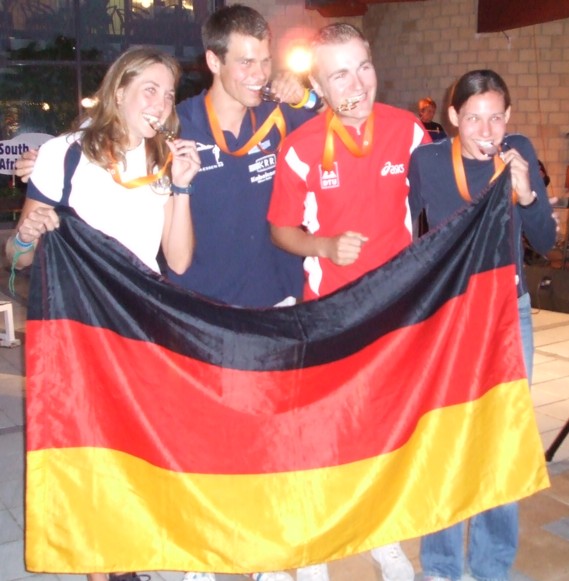 Katrin Esefeld (Gesamtsiegerin und Gold W 25), Matthias Graute (10. Gesamt und Bronze M 20), Ren Hrdemann (3. Gesamt und Gold M 25) und Jenny