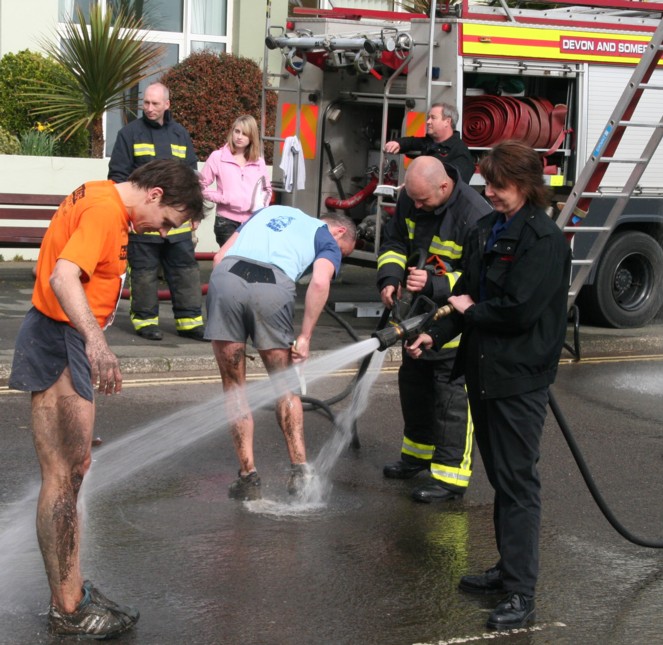 Frank geniet den Service der Feuerwehr